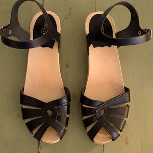 Swedish Hasbeens Black Cross Strap EU 29